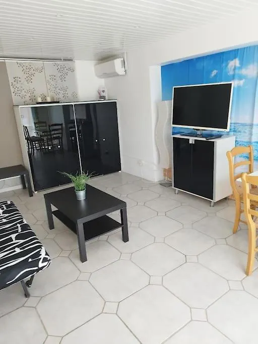 Bas De Villa Climatise Avec Coin Terrasse Sanary-sur-Mer 0*,